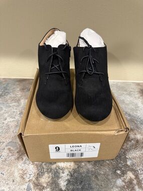 Journee Collection Black Suede Heeled Booties